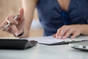 Suivez ce plan EN 4 ÉTAPES pour mieux contrôler votre argent